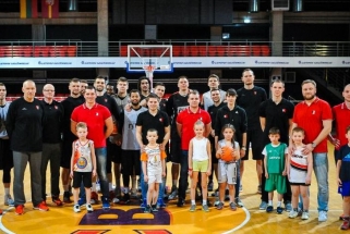 "Lietuvos ryto" krepšininkai treniruojasi ir su darželinukais